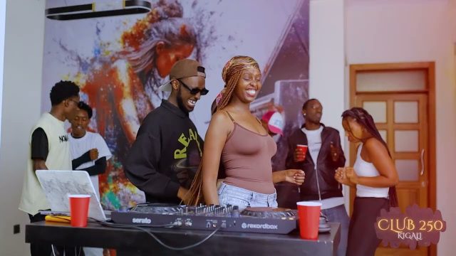 Dj Sonia - Club 250 Kigali mix vol 3 (Amapiano) Dj Sonia - Club 250 Kigali mix vol 3 (Amapiano)